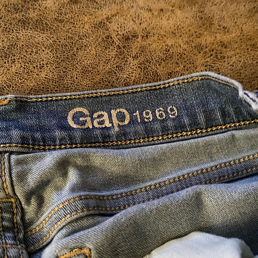 Women’s Gap 30” Resolution Slim Straight Denim Jean Shorts - Picture 4 of 5